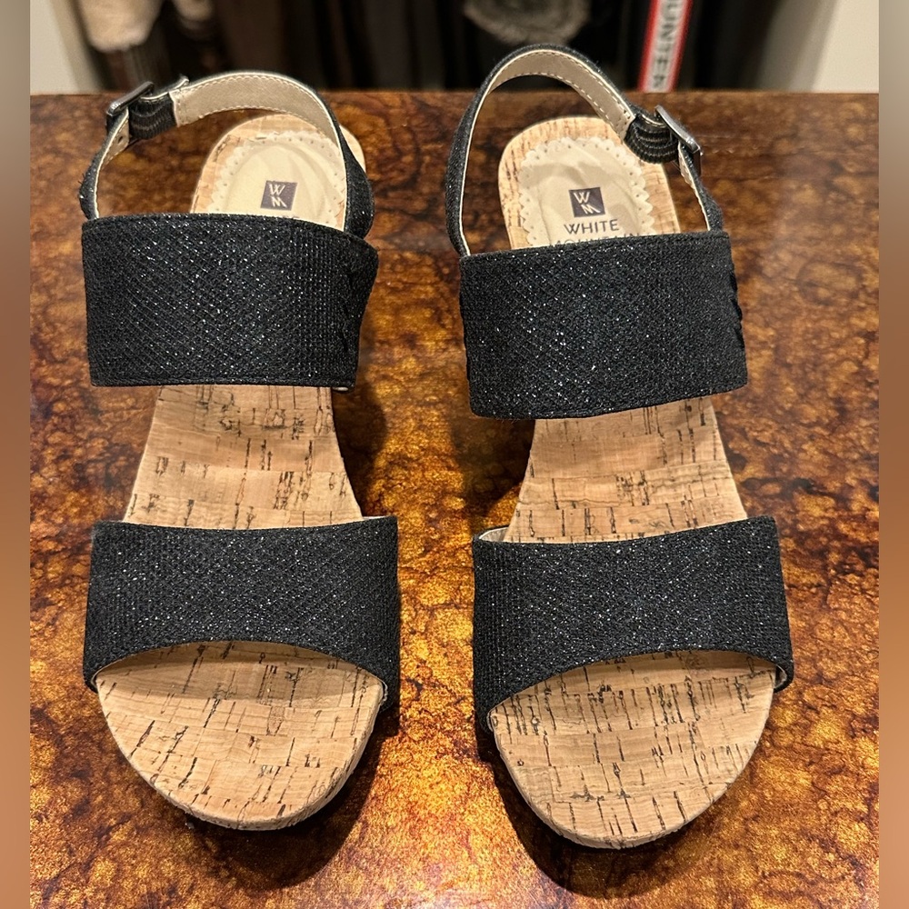 White Mountain sandal - size 7